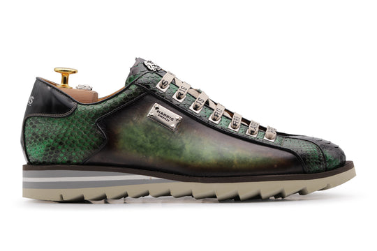Handgepackte Leder -Turnschuhe und Python