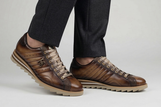 Zapatillas cómodas de piel pintada a mano.