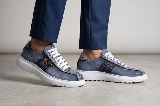 Zapatillas deportivas de ante estampado y detalles de pitón.