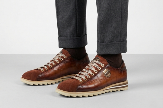 Sneakers con effetto coccodrillo e suede