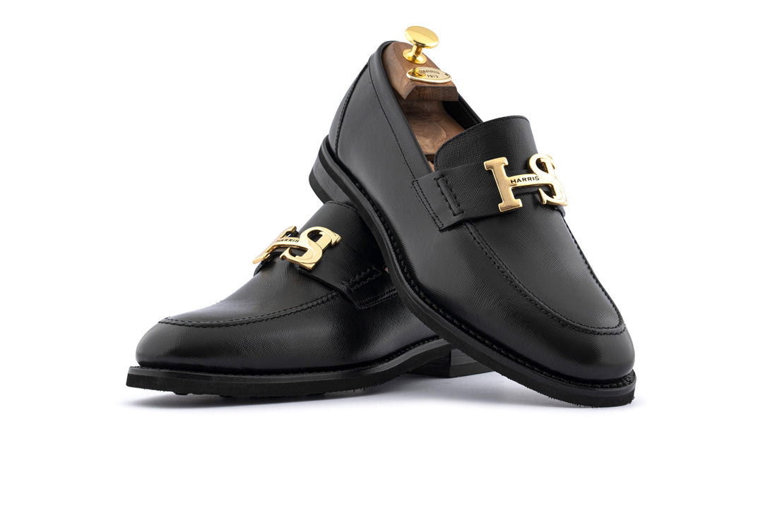 Schwarzer Mokassin aus bedrucktem Leder