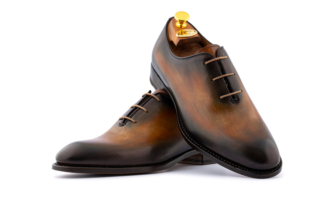 Zapatos brogue de piel lisa pintados a mano