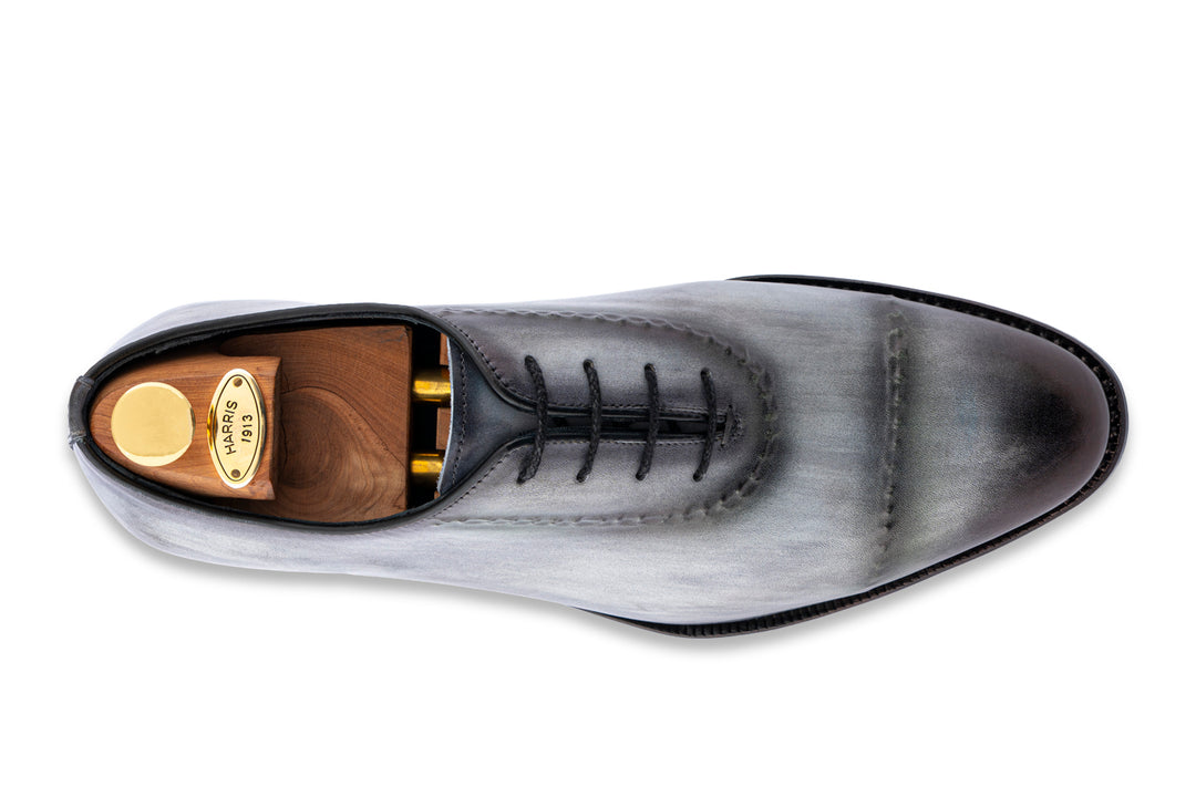 Francesina dipinta a mano con cuciture su carne