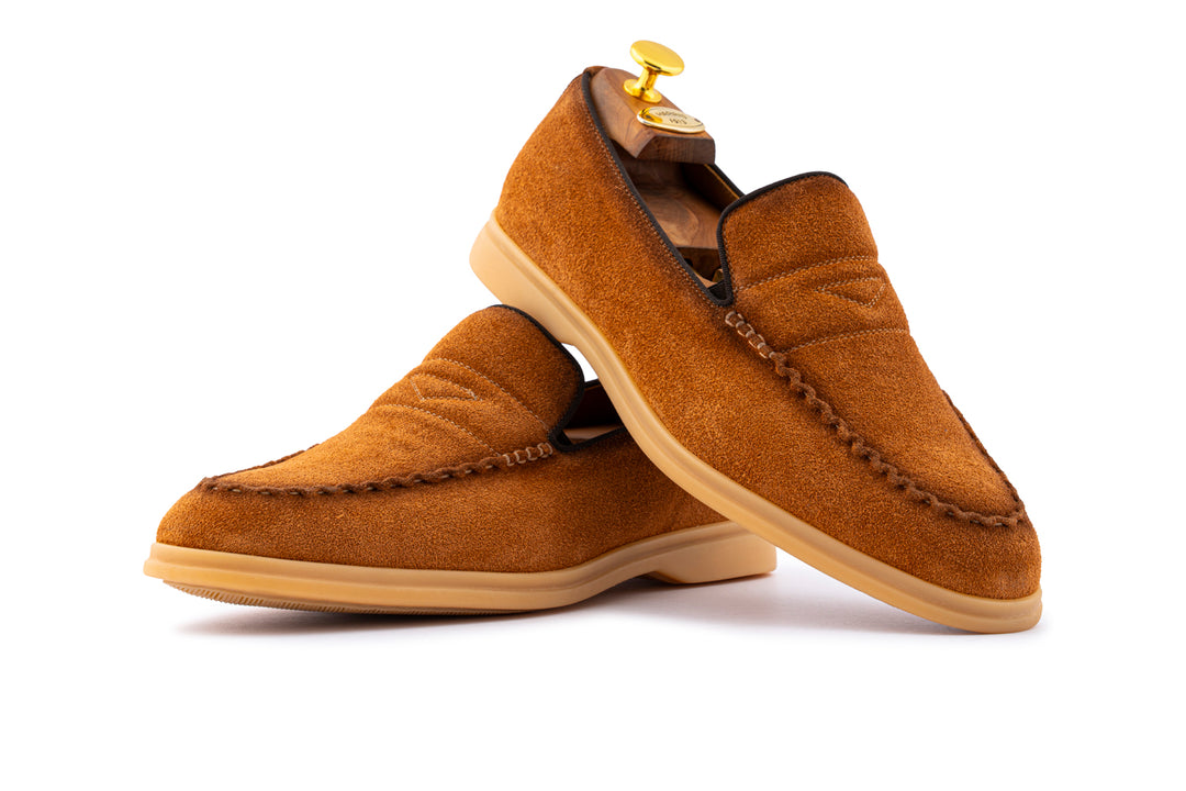 Mocassino in camoscio con cucitura a mano