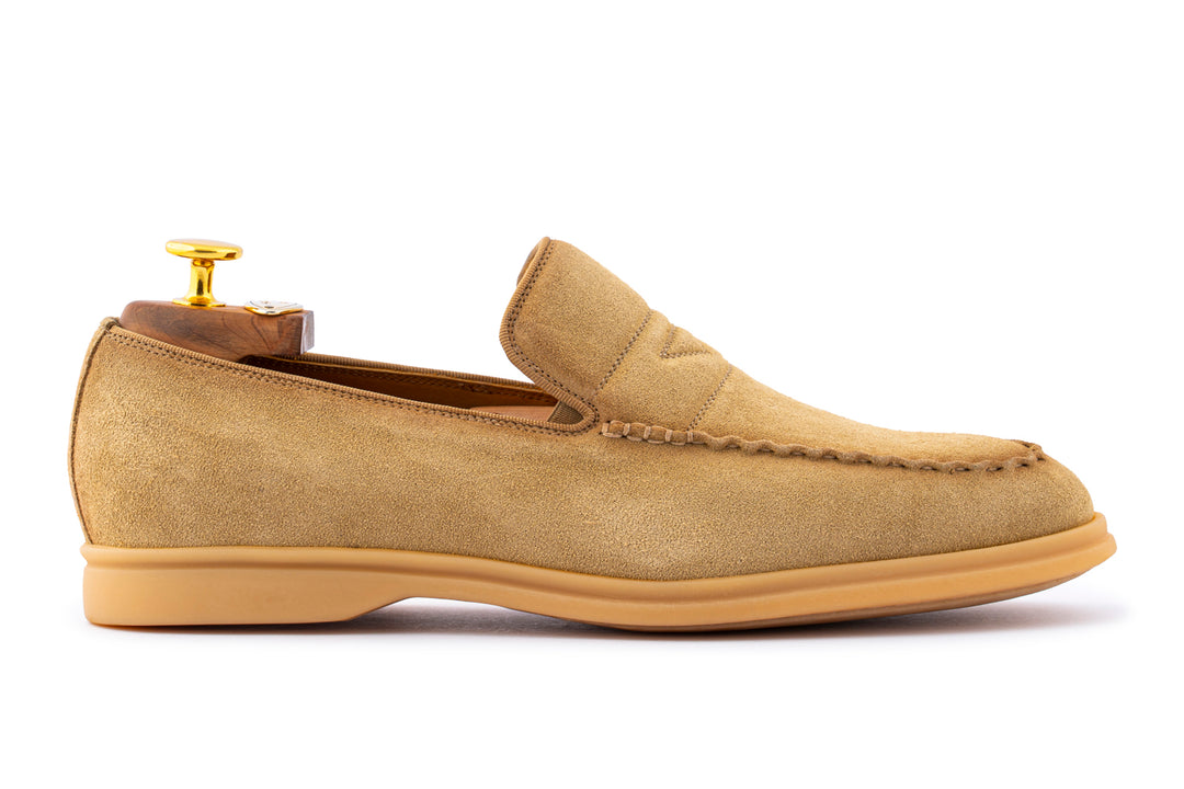 Mocassino in camoscio con cucitura a mano