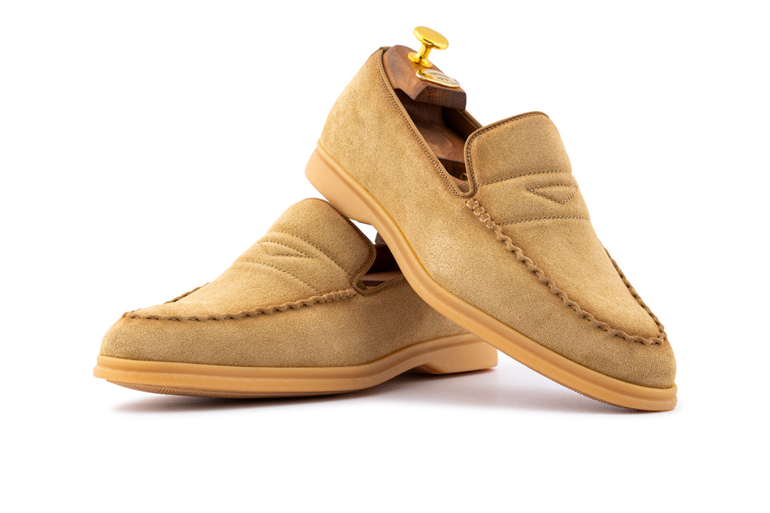 Mocassino in camoscio con cucitura a mano