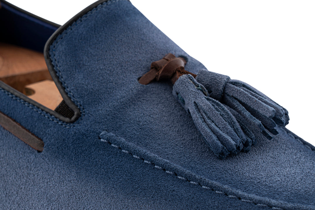 Mocassino in suede con pon pon