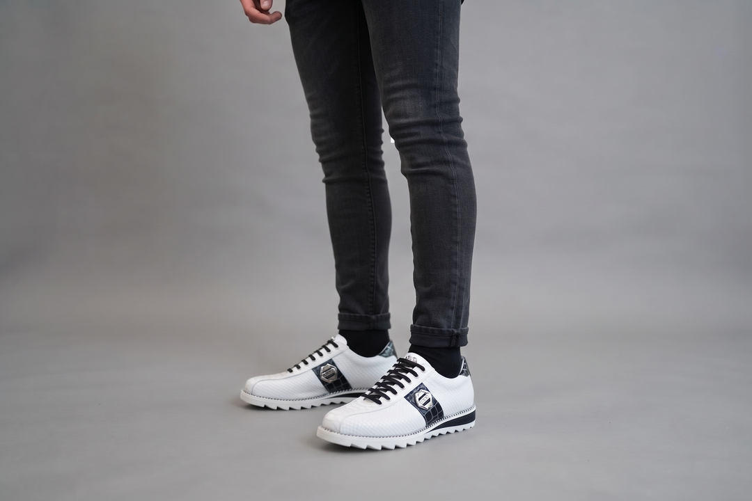 Weiße Turnschuhe aus Pythonleder