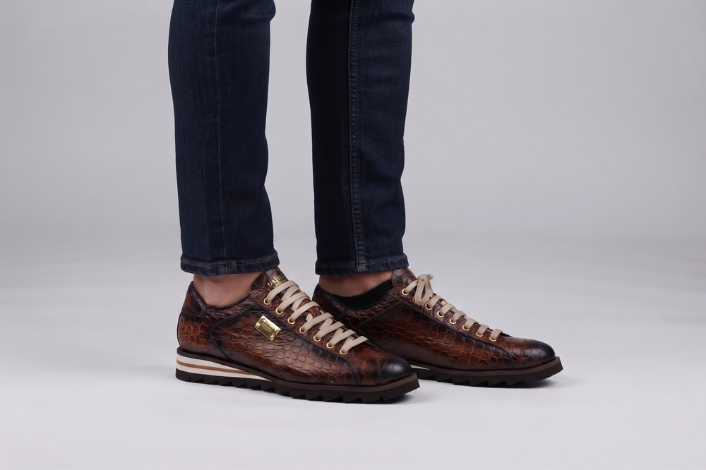 Sneakers effetto coccodrillo dipinta a mano
