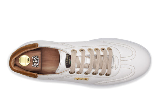 Zapatillas cómodas con detalles de ante.