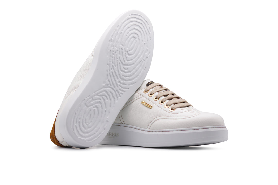 Zapatillas cómodas con detalles de ante.