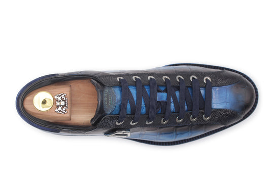 Sneakers in pelle stampata dipinta a mano Azzurra