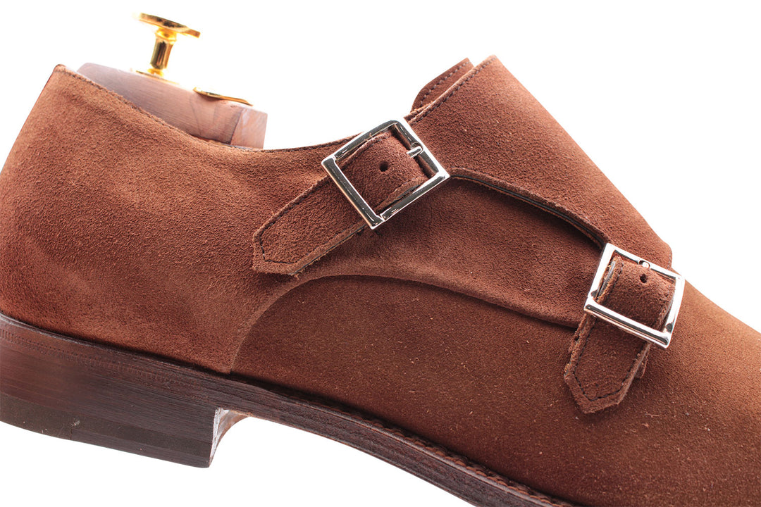 Double in suede buckle