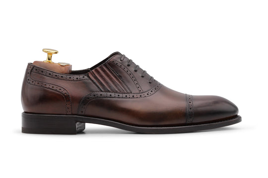 Slip-On Oxford mit Brogue-Verzierungen